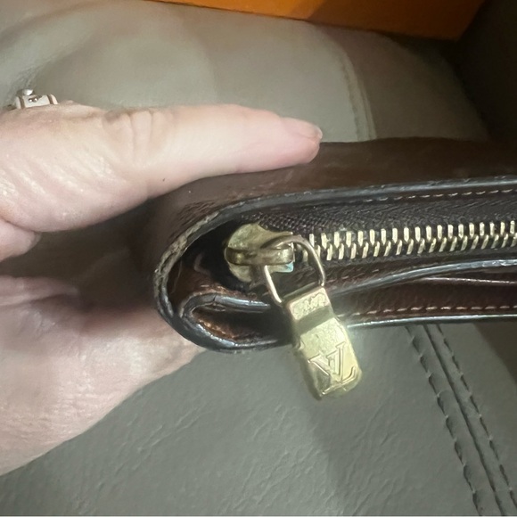 🧡Authentic Vintage Louis Vuitton compact lip fold bifold. EXcellent Condition!! - Picture 4 of 11